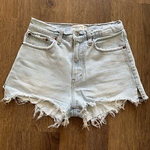 Abercrombie High Rise Mom Jean Shorts, Curve Love Size 2/26